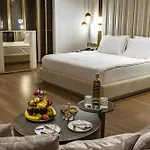 Grand Opera & Casino & מלון *