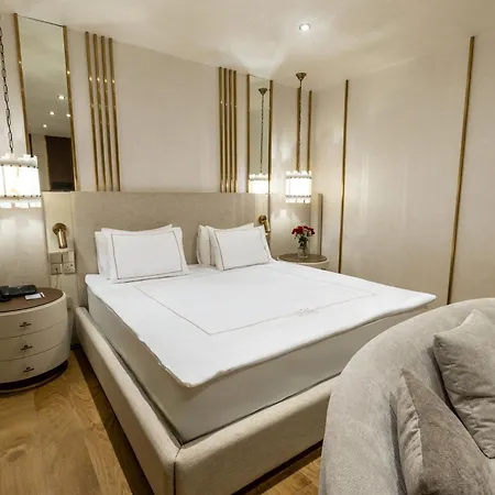 Grand Opera & Casino & Hotel *