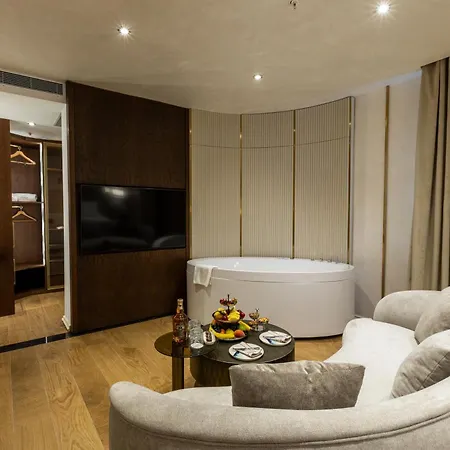 Hotel Grand Opera & Casino & *