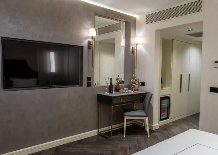 Grand Opera & Casino & *