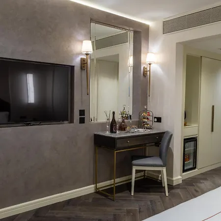 Grand Opera & Casino & *